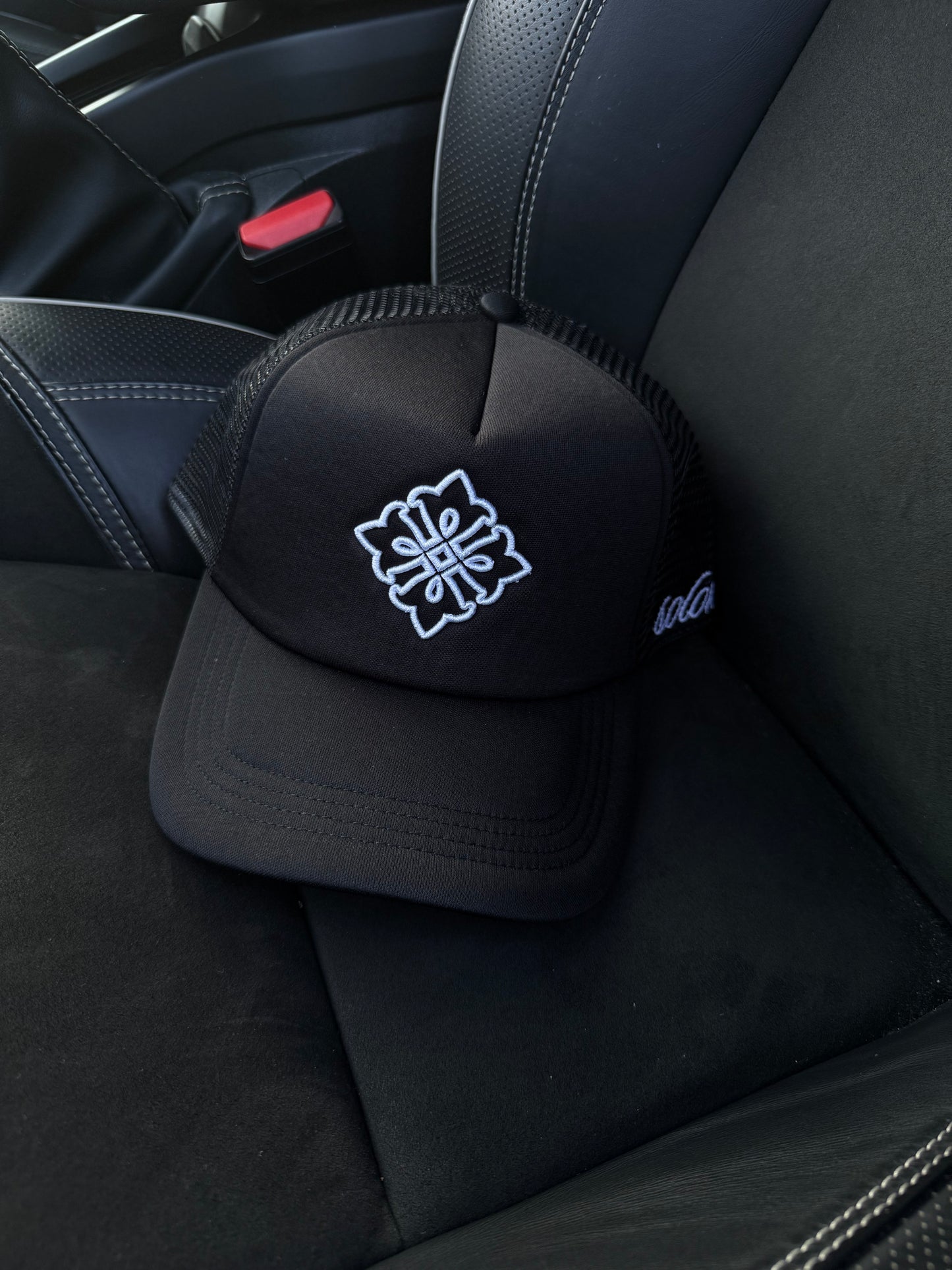 BLACK "SOLONE" TRUCKER CAP